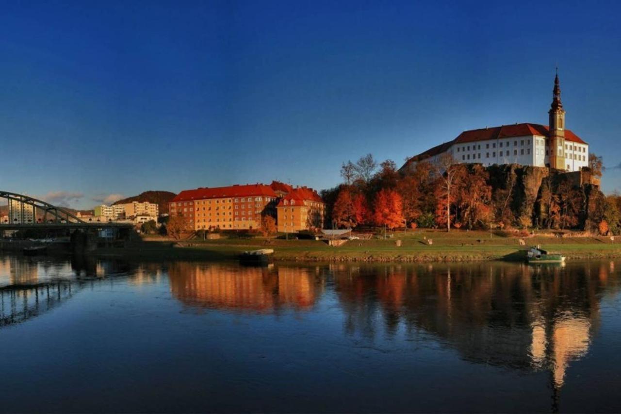 Krasny Byt V Centru Decina Exteriör bild